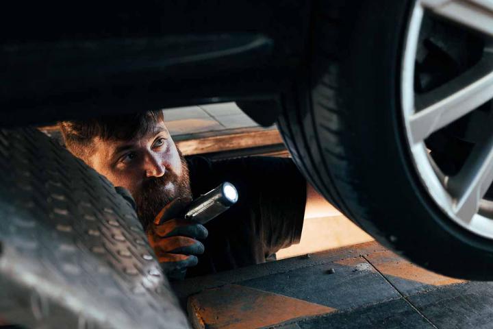 Un contrôle technique de véhicule mené par des professionnels.